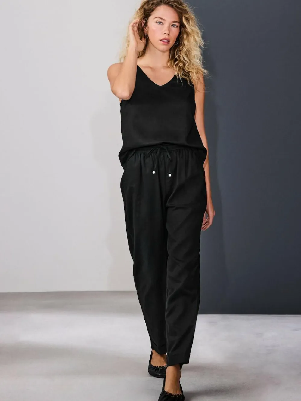 Next Pull On Tapered Trousers With Linen^Women Pants