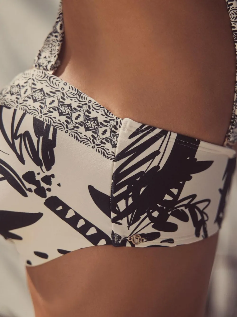 Online Next Black/Cream Palm Wired Bandeau Bikini Top