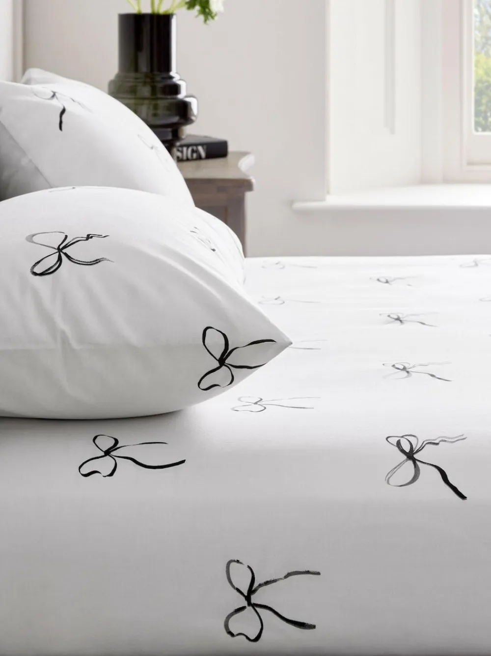 Next Black/White Bow Fitted Sheet and Pillowcase Set^ Bedsheets & Pillow Cases