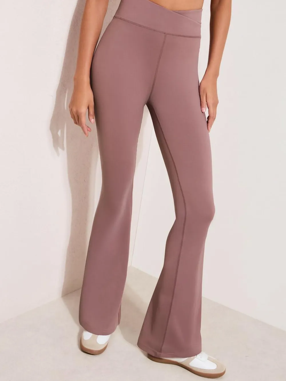 Online Friends Like These Studio Yoga Flare Leggings Pink