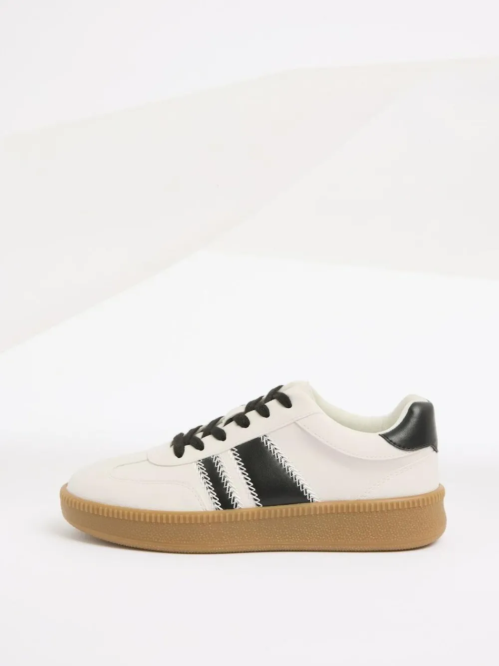 Online Friends Like These White/Black Standard Fit Lace Up Retro Gumsole Sports Trainers