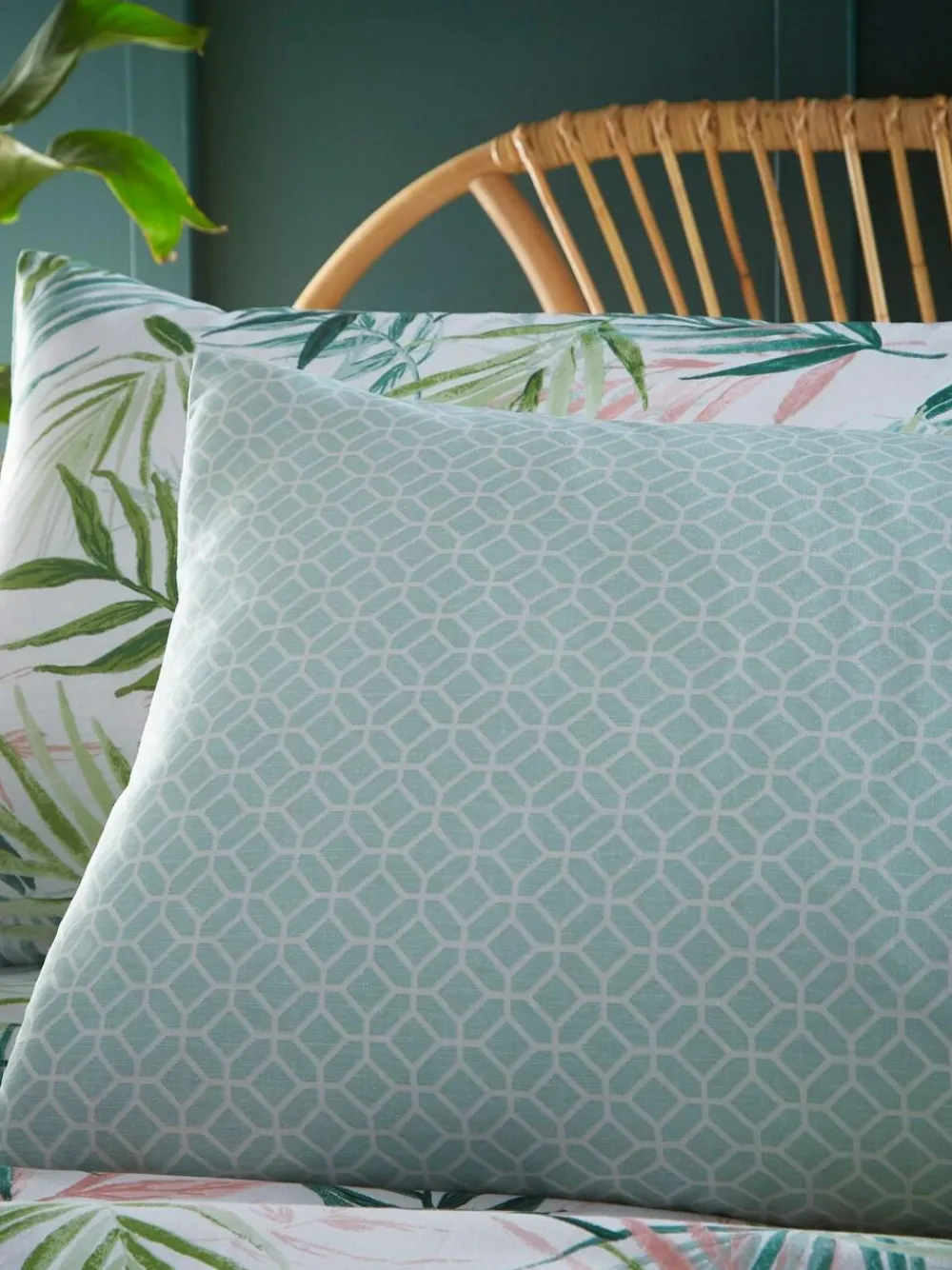 Discount Furn Green Bali Palm Reversible Botanical Duvet Cover and Pillowcase Set