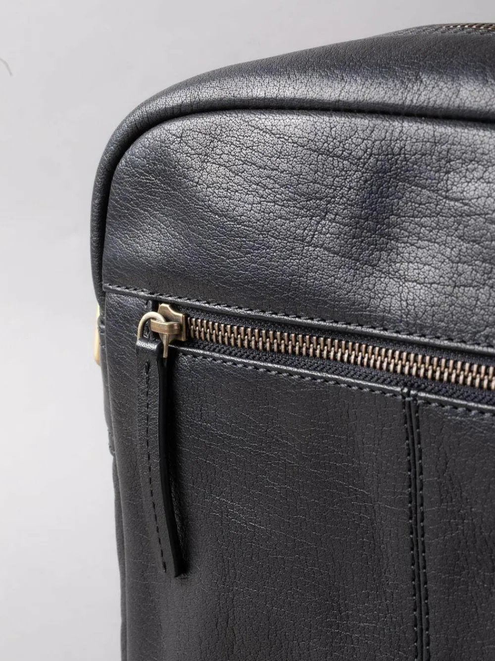 Hot Lakeland Leather Small Keswick Messenger Bag Black