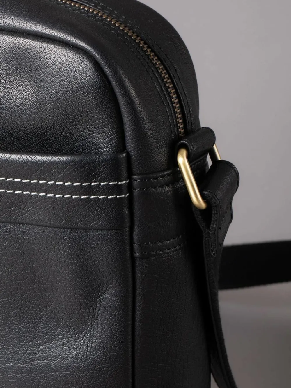 Hot Lakeland Leather Small Keswick Messenger Bag Black