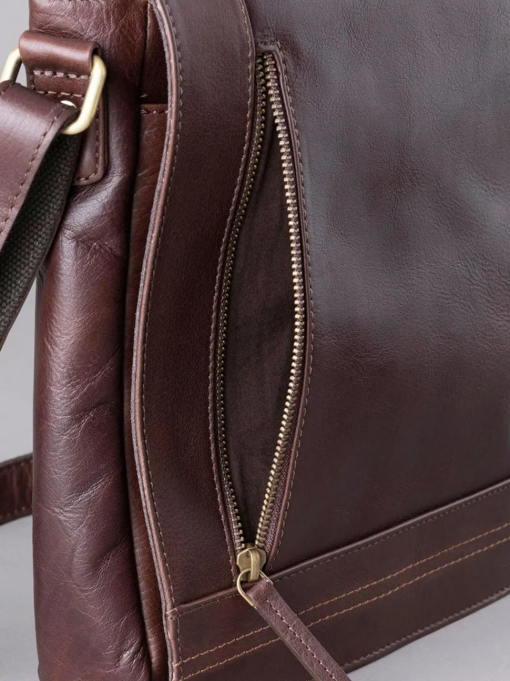 Lakeland Leather Medium Keswick Messenger Bag^ Bags