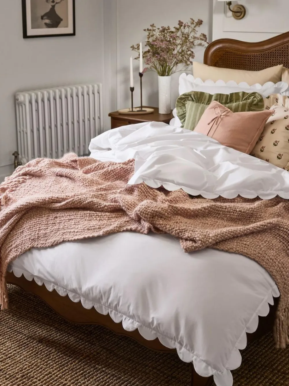 Laura Ashley White Scallop 200 Thread Count Duvet Cover and Pillowcase Set^ Branded Bedlinen