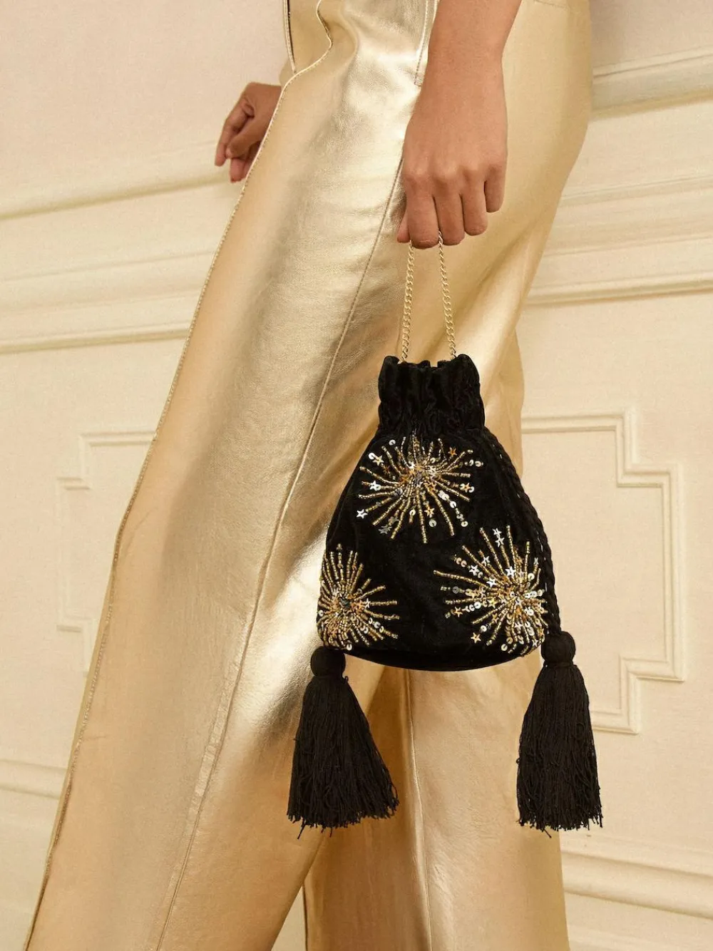 Best Love & Roses Velvet Sequin Embellished Pouch Bag Black