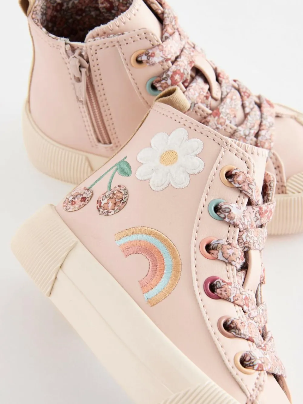Online Next Standard Fit (F) High Top Neutral Character Applique