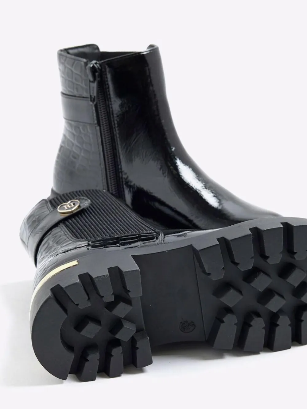 River Island Black Patent Heart Strap Chelsea Boots^ Boots & Wellies