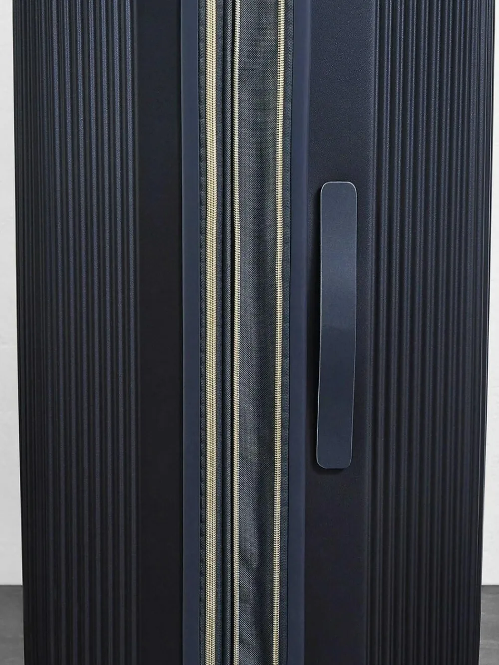 Outlet Rock Luggage Aria Cabin Suitcase