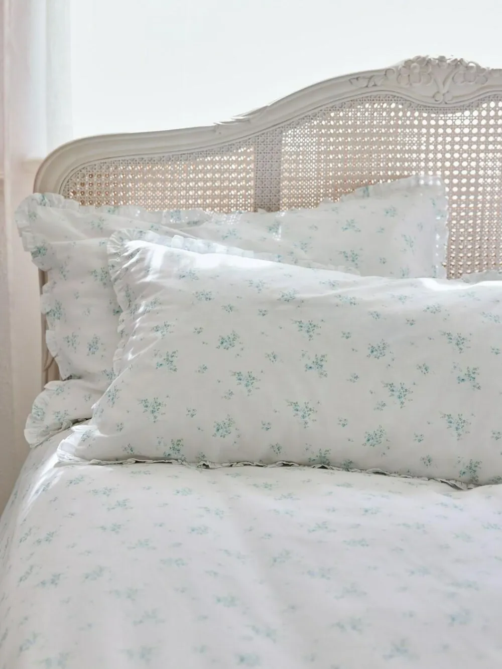 New Shabby Chic by Rachel Ashwell® Rosabelle Petite Ruffle 200 Thread Count Pillowcase Set of 2 Blue