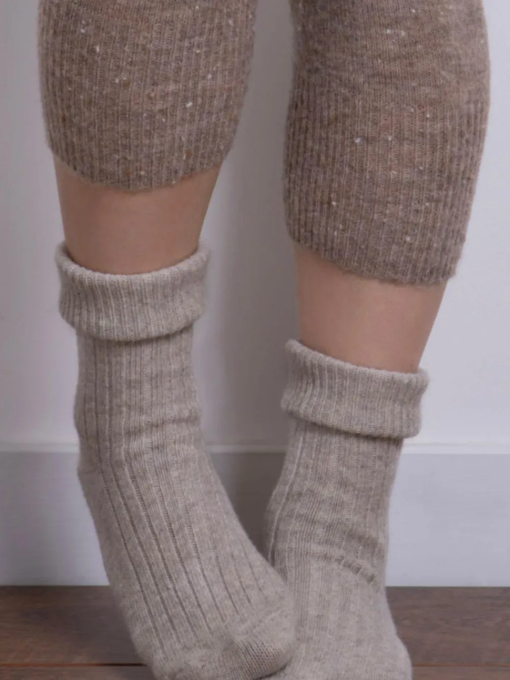 Outlet Totes Ladies Cashmere Blend Winter Socks Natural
