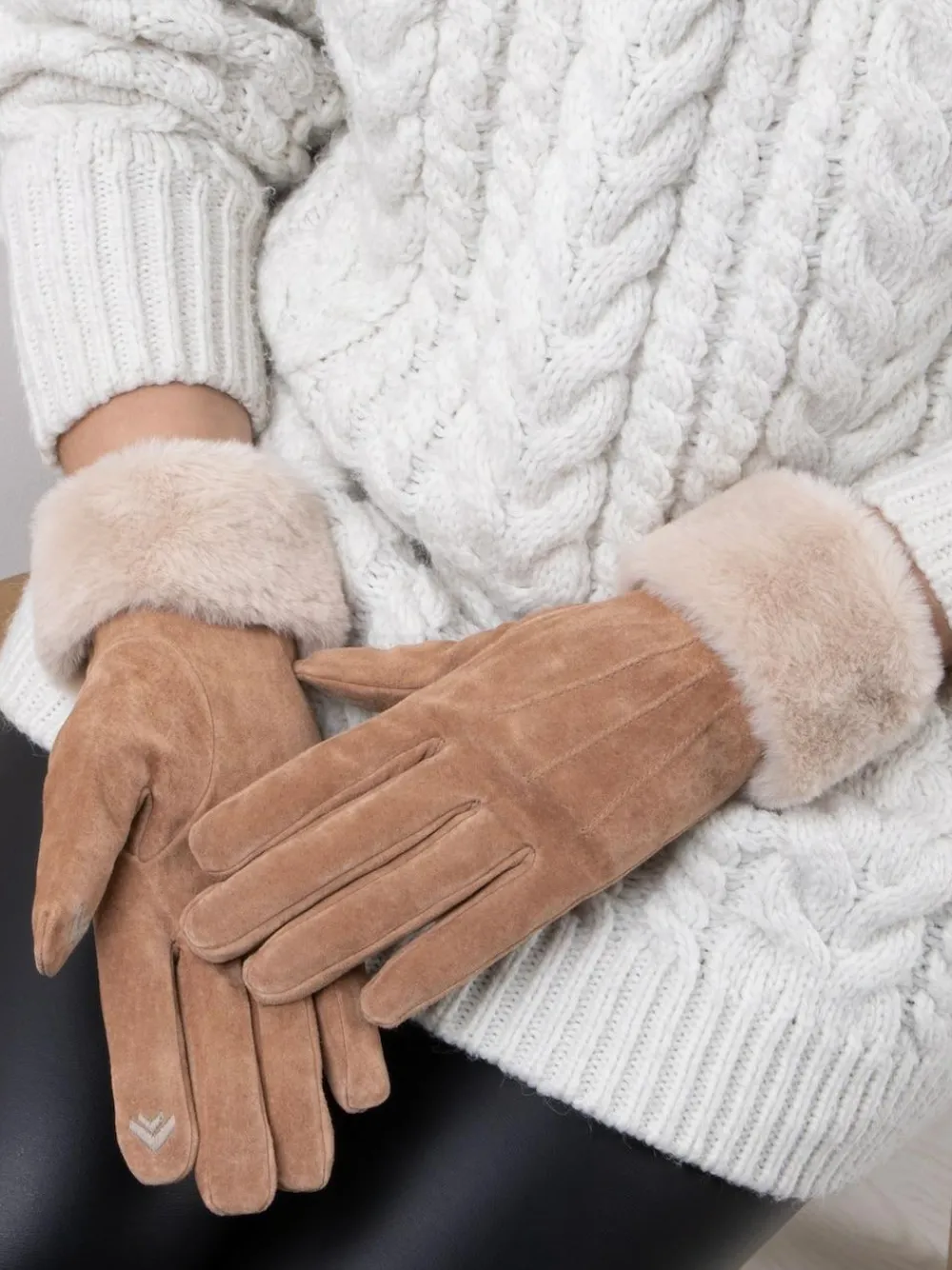 Outlet Totes Nude Isotoner Winter Three Point Suede Ladies Gloves with Faux Fur Cuff